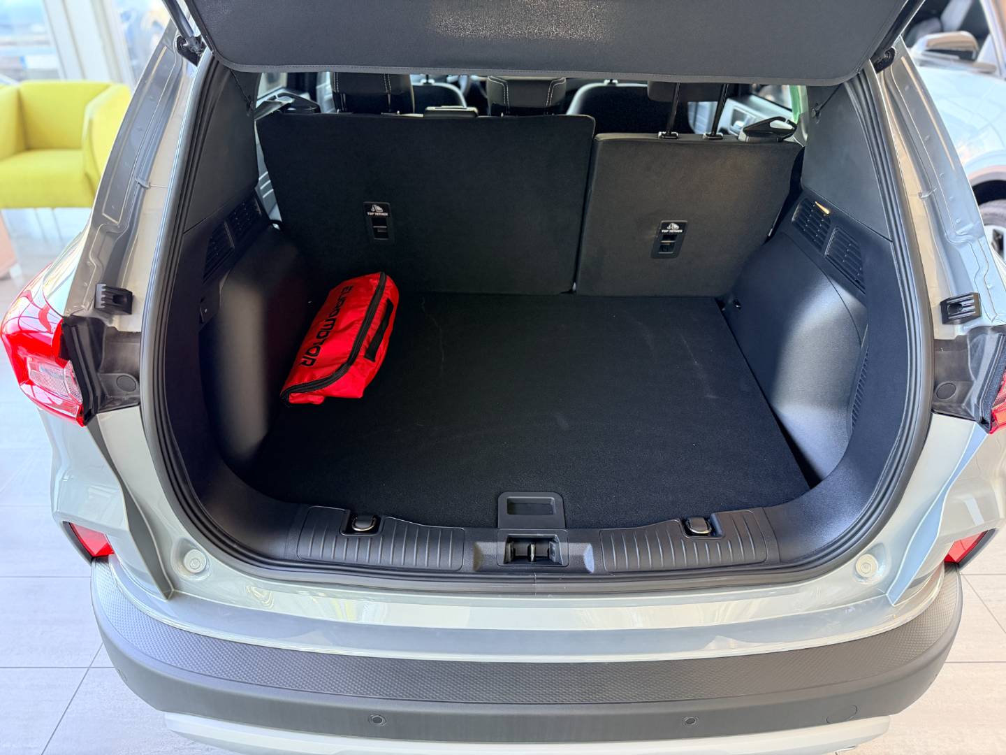 Ford Kuga 2. 5 Duratec FHEV 180k eCVT - FWD (132kW) Titanium FHEV – Obrázok 6