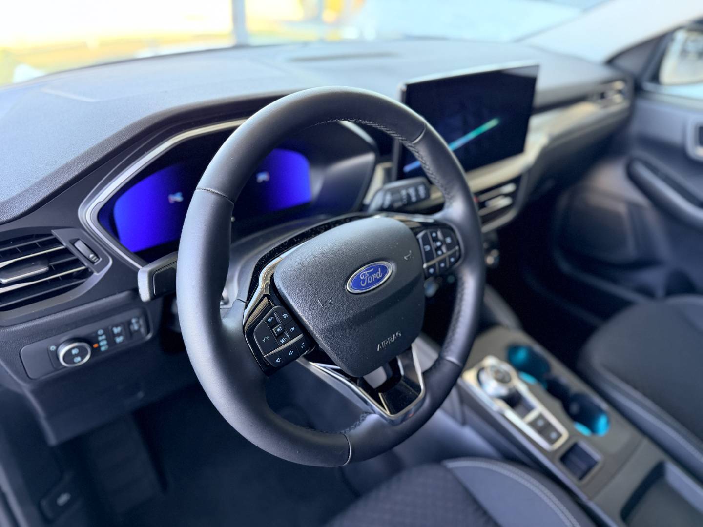 Ford Kuga 2. 5 Duratec FHEV 180k eCVT - FWD (132kW) Titanium FHEV – Obrázok 8