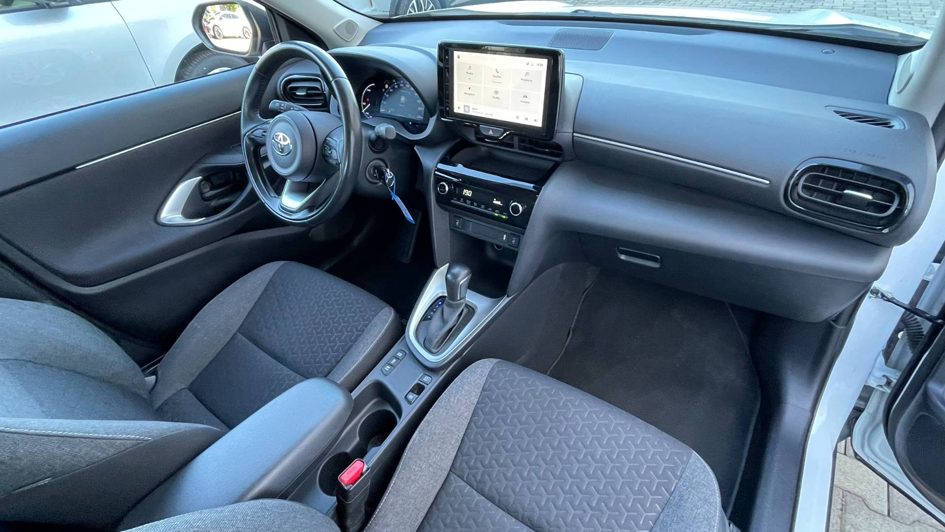 Toyota Yaris Cross 1.5 Hybrid Active e-CVT 68 kW, 2023 – Obrázok 13