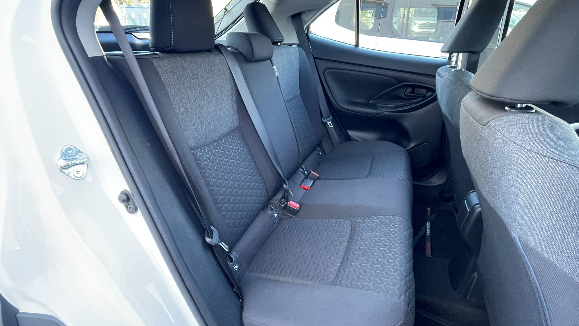 Toyota Yaris Cross 1.5 Hybrid Active e-CVT 68 kW, 2023 – Obrázok 14