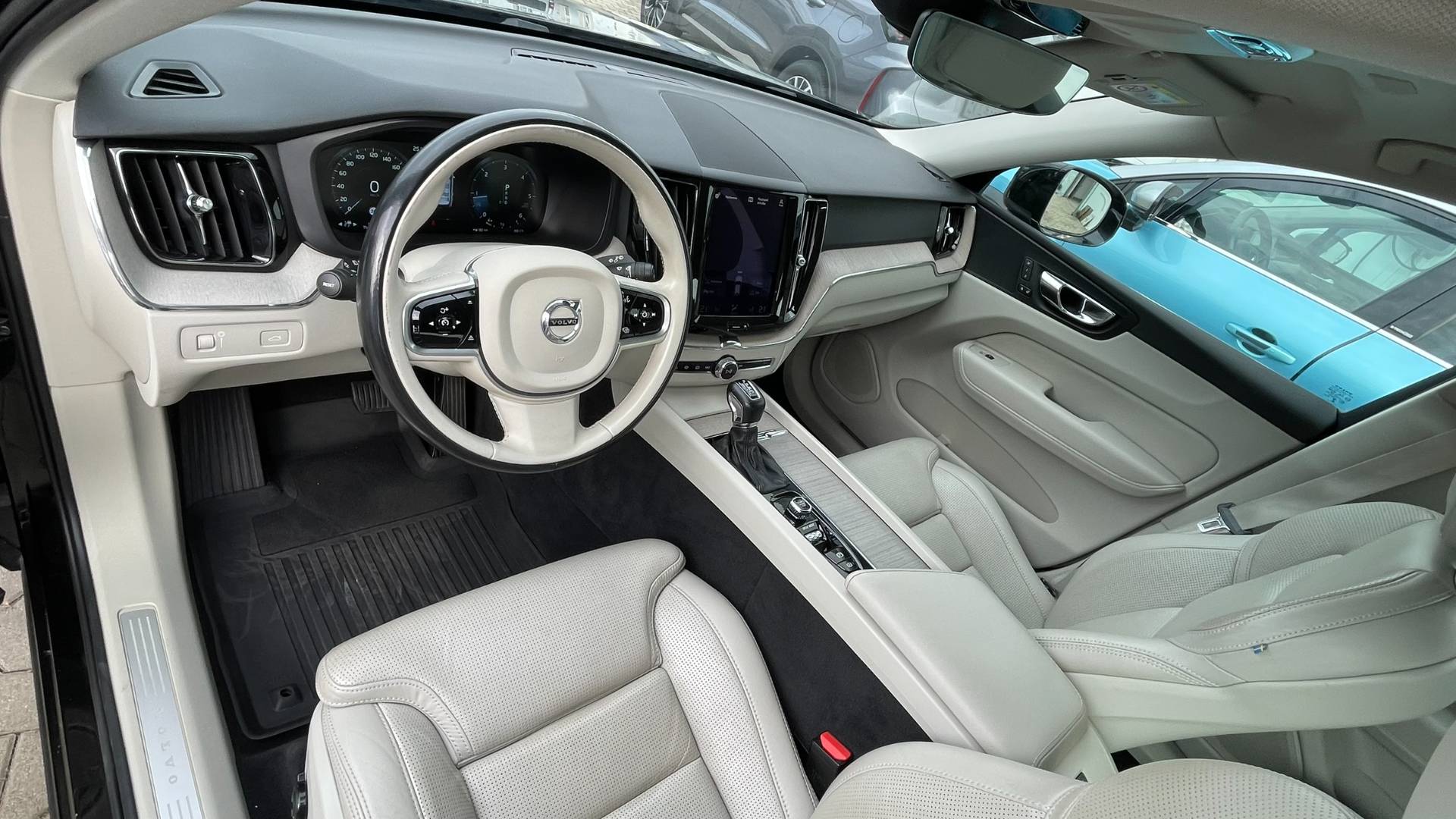 Volvo XC60 D4 Inscription 4x4 A8 MOD 2018 – Obrázok 10
