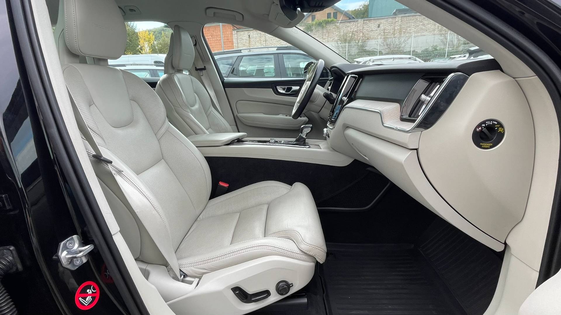 Volvo XC60 D4 Inscription 4x4 A8 MOD 2018 – Obrázok 11