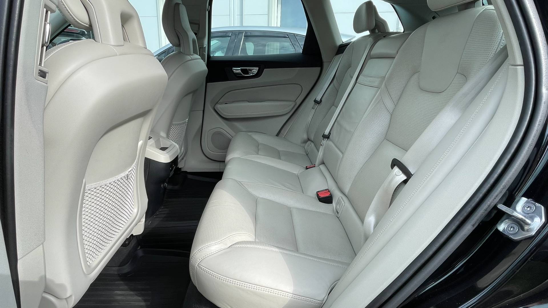Volvo XC60 D4 Inscription 4x4 A8 MOD 2018 – Obrázok 20