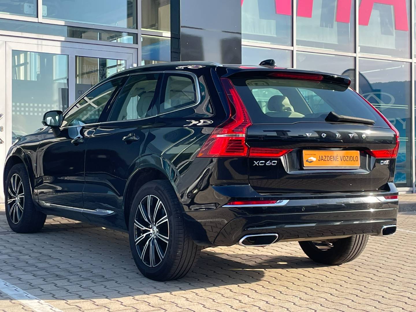 Volvo XC60 D4 Inscription 4x4 A8 MOD 2018 – Obrázok 4