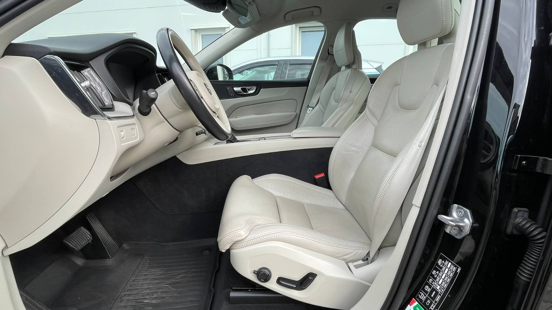 Volvo XC60 D4 Inscription 4x4 A8 MOD 2018 – Obrázok 9