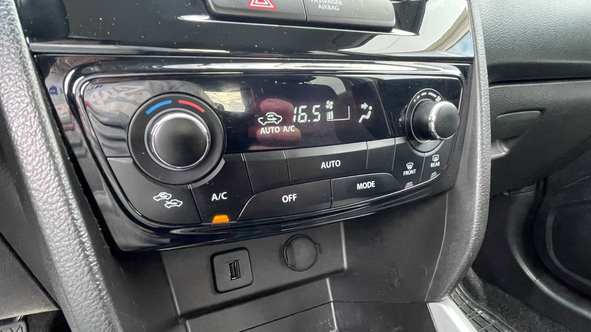 Suzuki Vitara 1.6 VVT Elegance 4WD M5 MOD 2018 – Obrázok 24