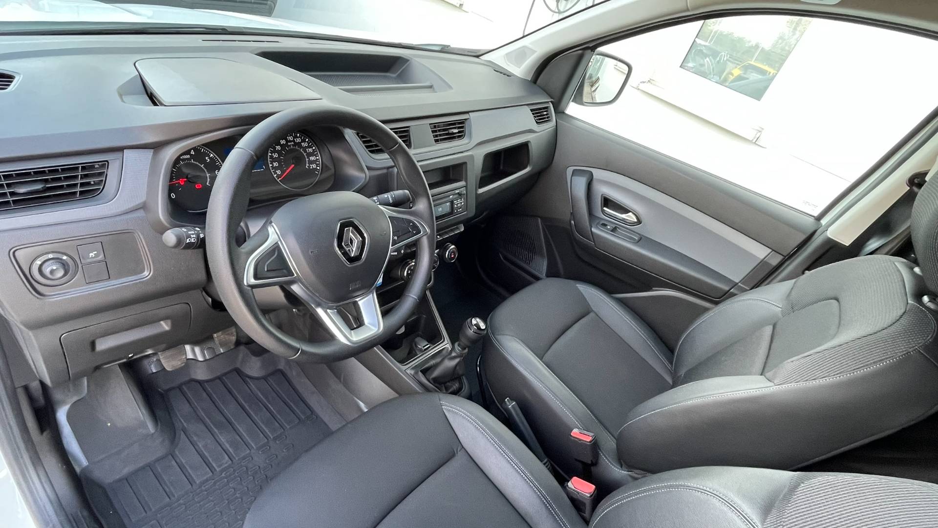 Renault Express 1.3 TCe 100Extra M6, kupované ako nové na SK – Obrázok 10