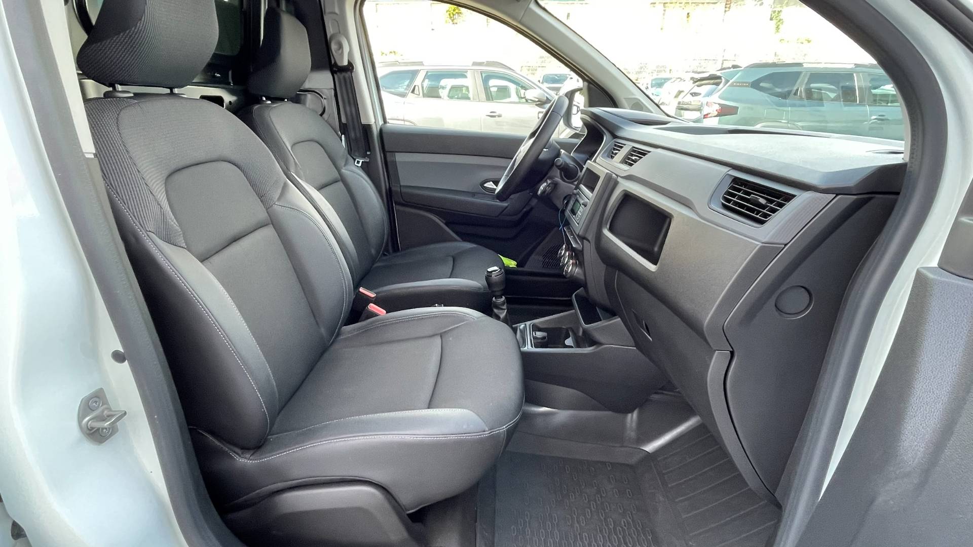 Renault Express 1.3 TCe 100Extra M6, kupované ako nové na SK – Obrázok 12
