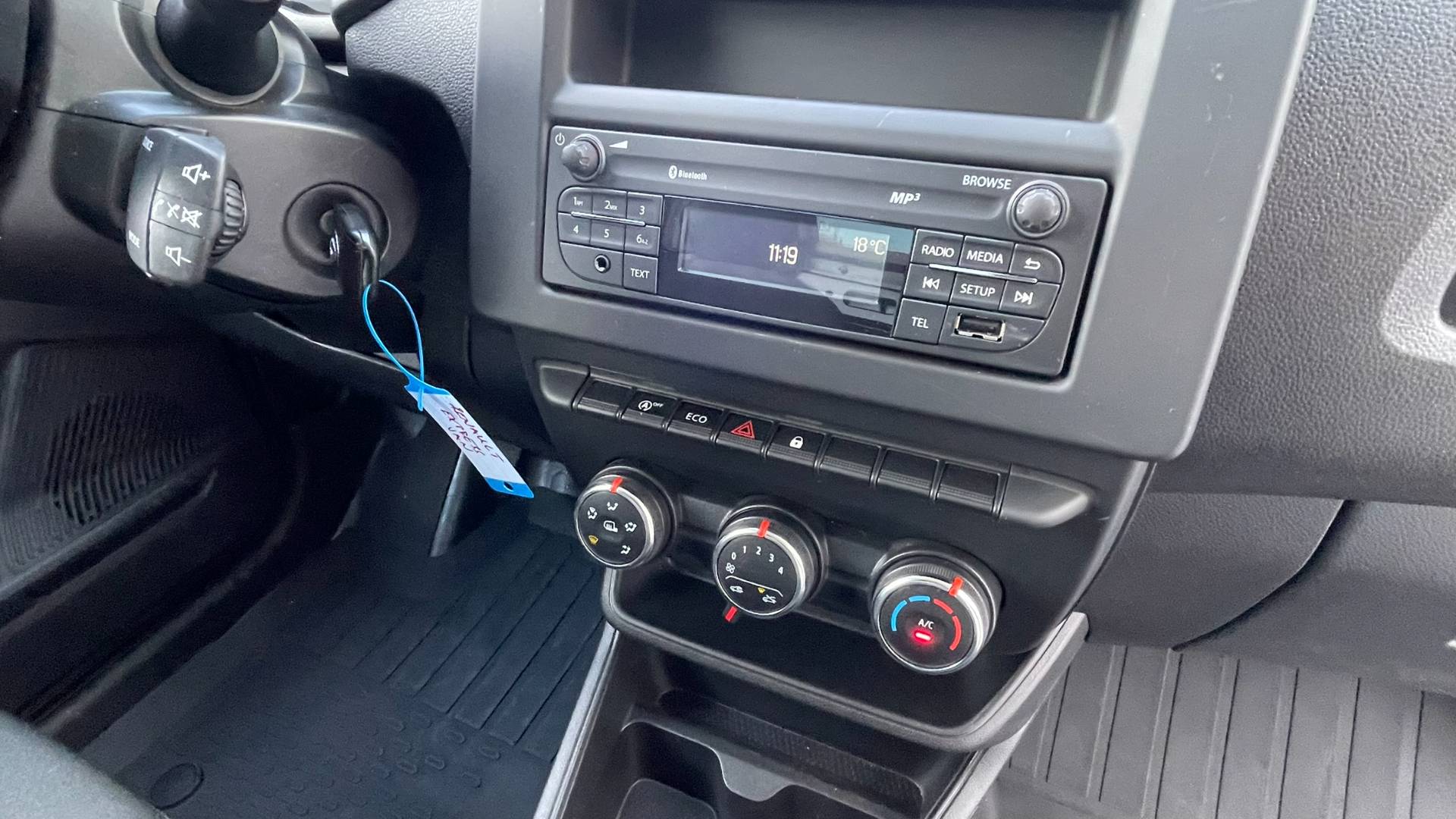 Renault Express 1.3 TCe 100Extra M6, kupované ako nové na SK – Obrázok 17