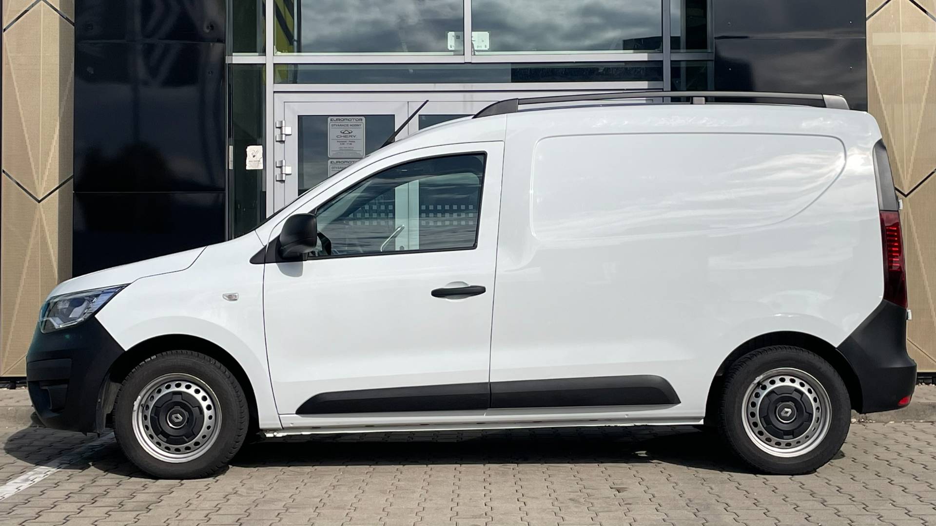 Renault Express 1.3 TCe 100Extra M6, kupované ako nové na SK – Obrázok 7