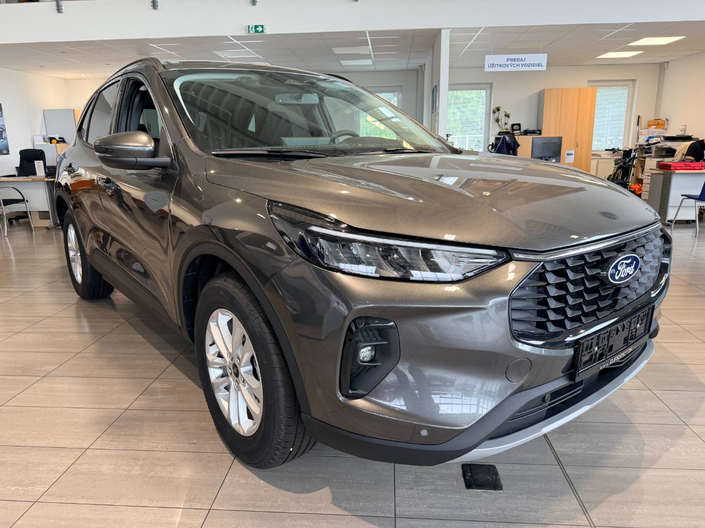 Ford Kuga 2. 5 Duratec FHEV 183k eCVT - AWD (134kW) Titanium FHEV – Obrázok 3