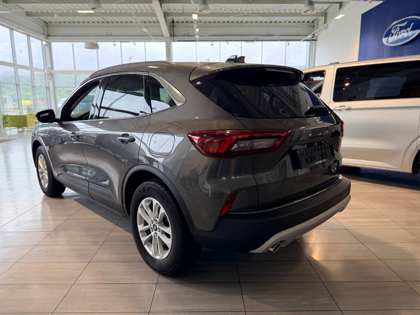 Ford Kuga 2. 5 Duratec FHEV 183k eCVT - AWD (134kW) Titanium FHEV – Obrázok 6