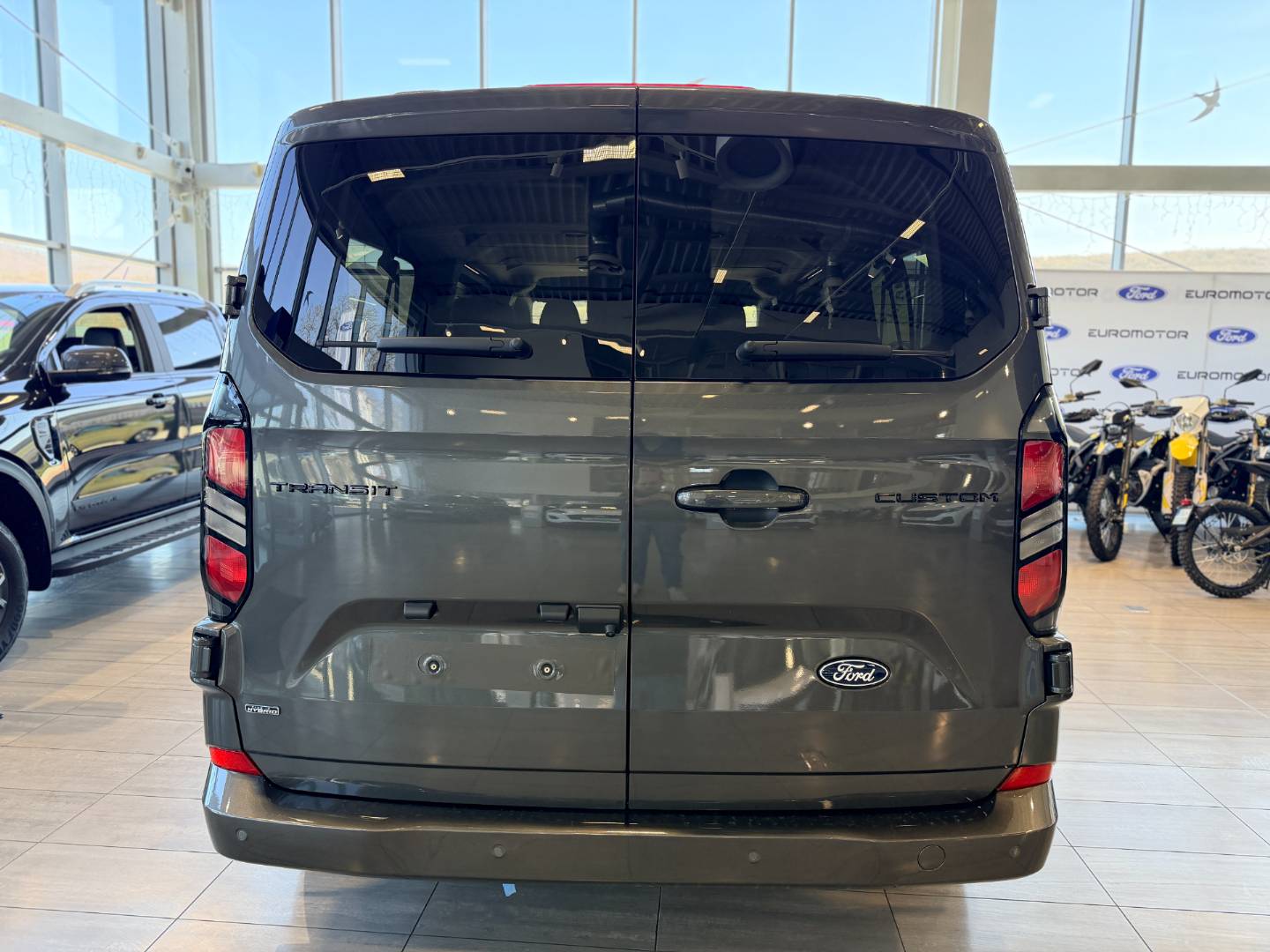 Ford Transit Custom BUSINESS PHEV 2. 5 Duratec 171 kW 232k eCVT – Obrázok 4