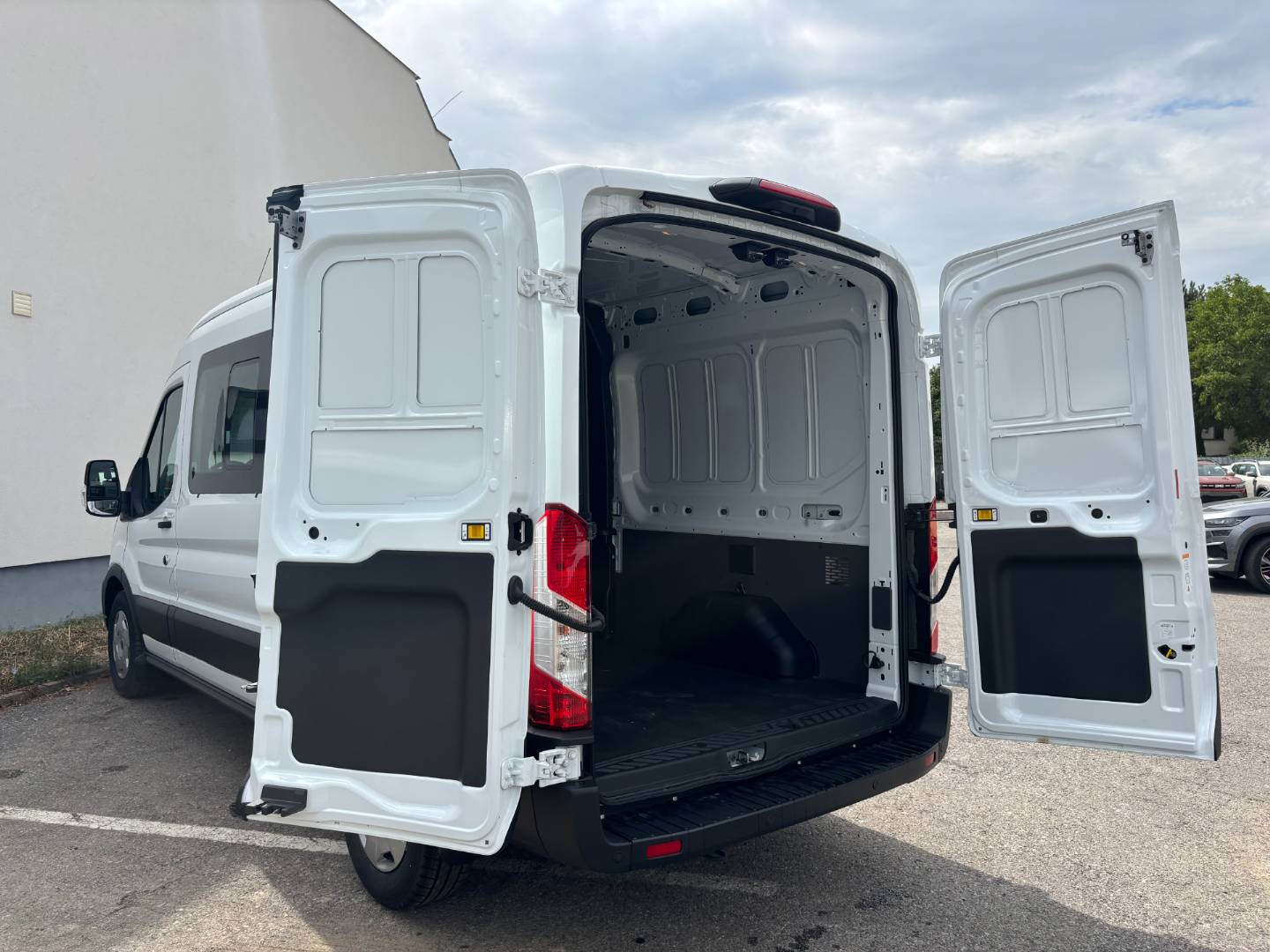 Ford Transit DCinVAN Trend 2.0 TDCi EB 130k M6 - FWD (96kW) – Obrázok 5