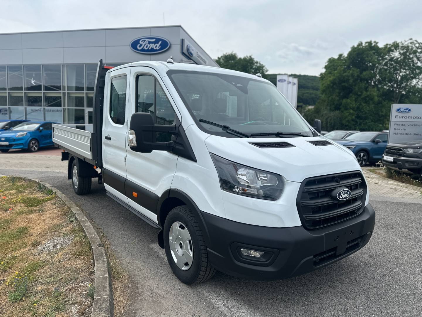 Ford Transit Valník 2.0 TDCi EB 165k M6 - RWD (121kW) ChassisDC Trend – Obrázok 2