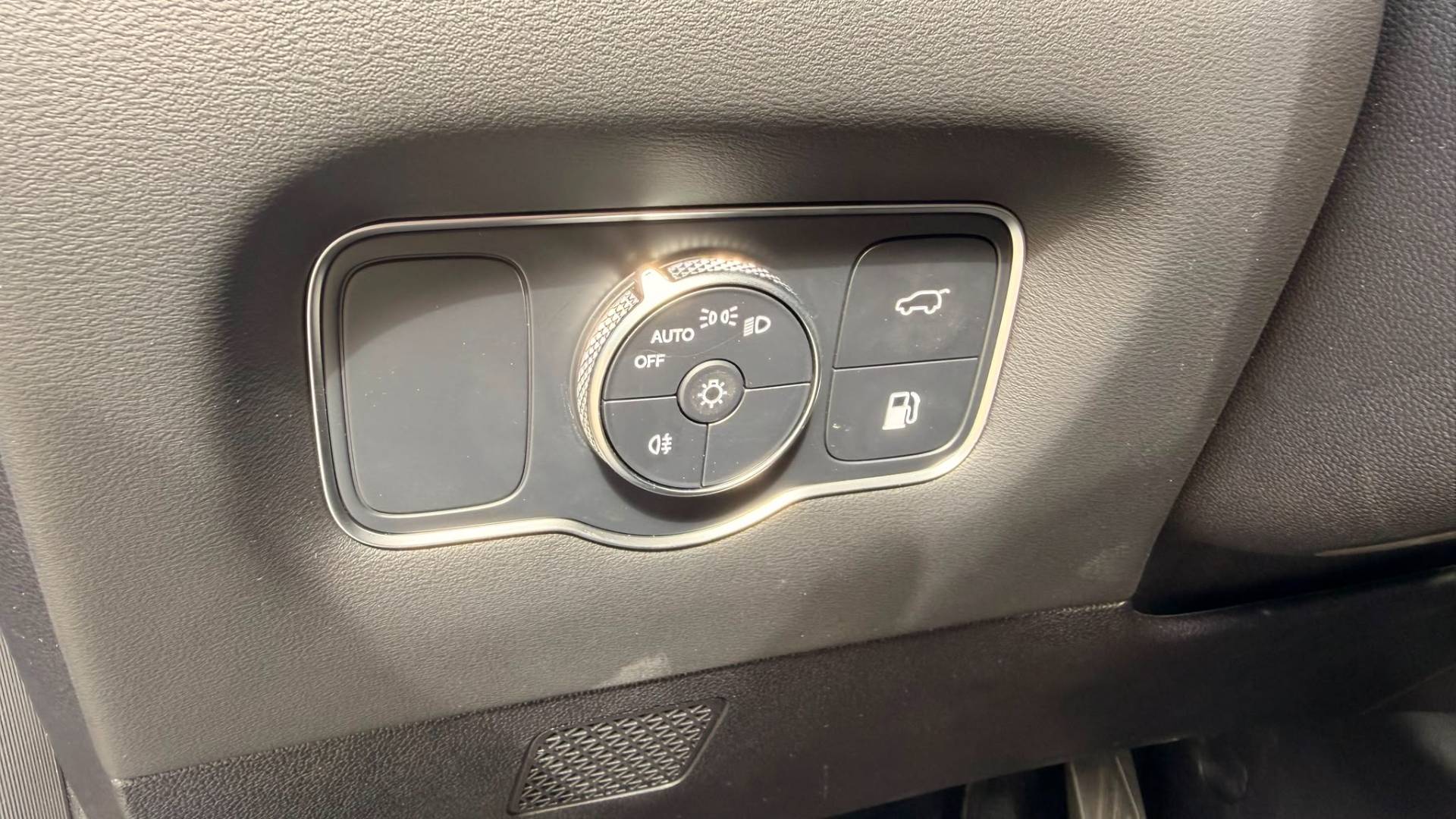 Chery Tiggo 8 1.5 PHEV CSH 279k UNIQUE – Obrázok 13