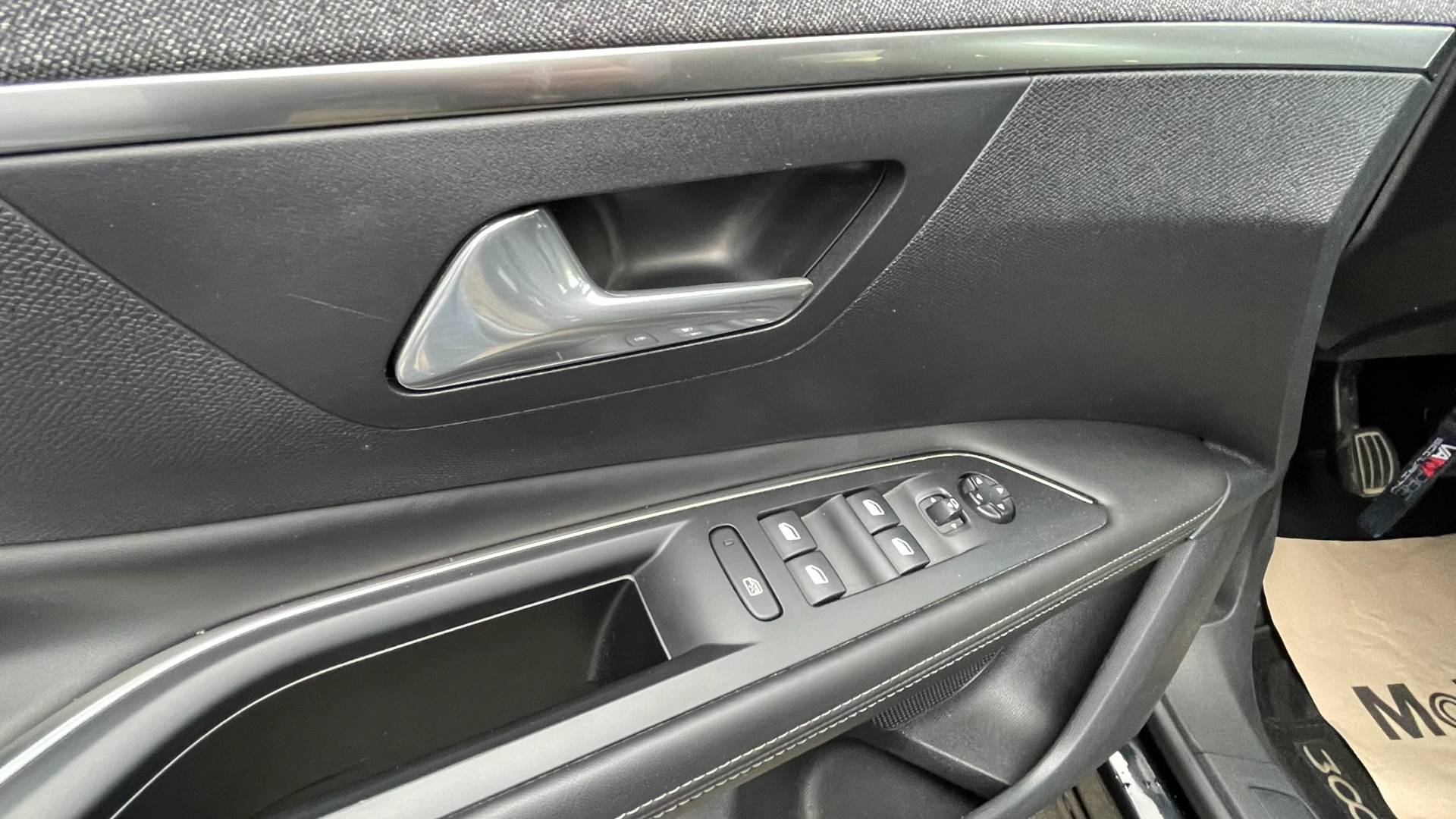 Peugeot 3008 1.2i PureTech Allure po 1. majiteľovi – Obrázok 11
