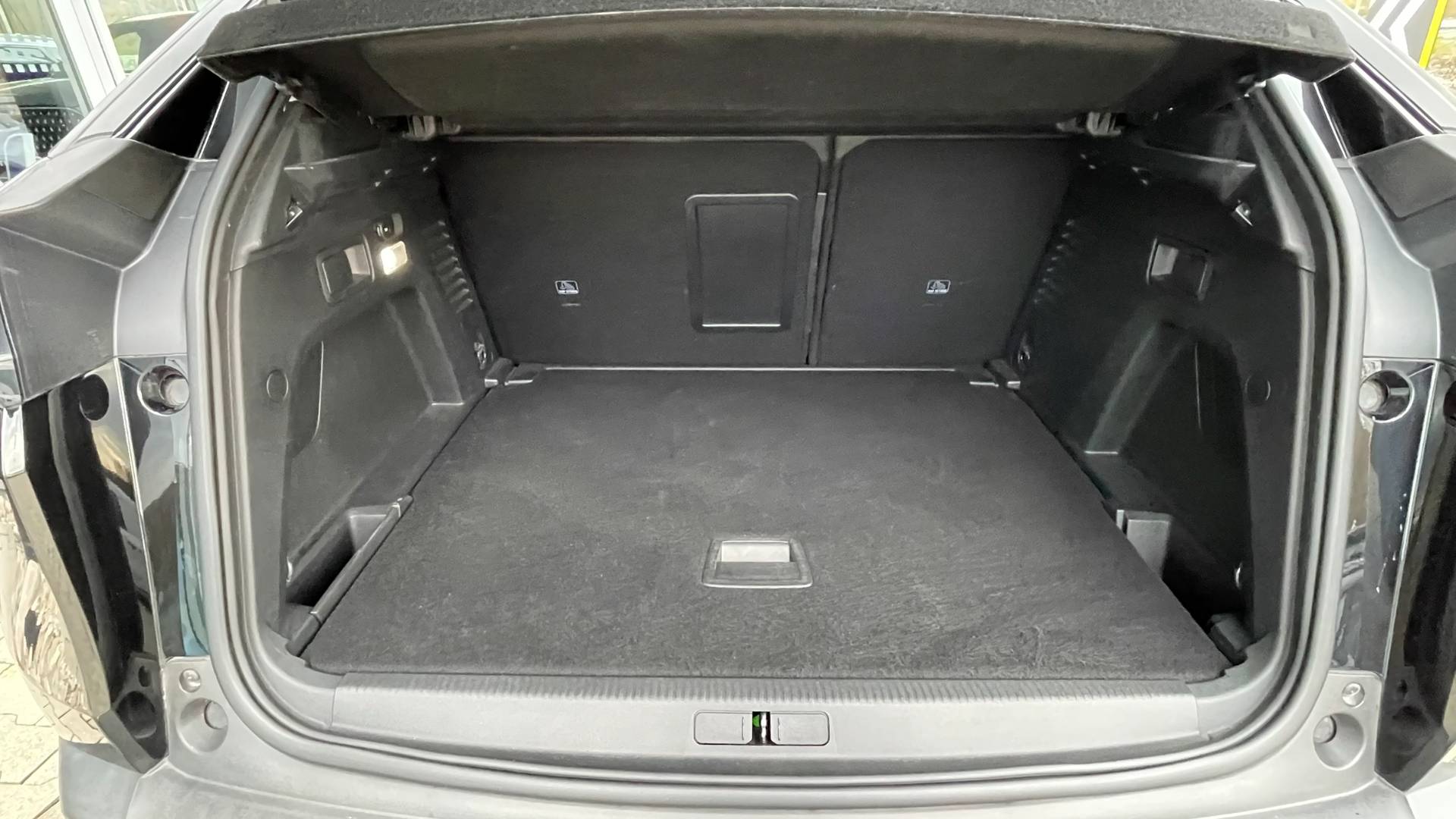 Peugeot 3008 1.2i PureTech Allure po 1. majiteľovi – Obrázok 14