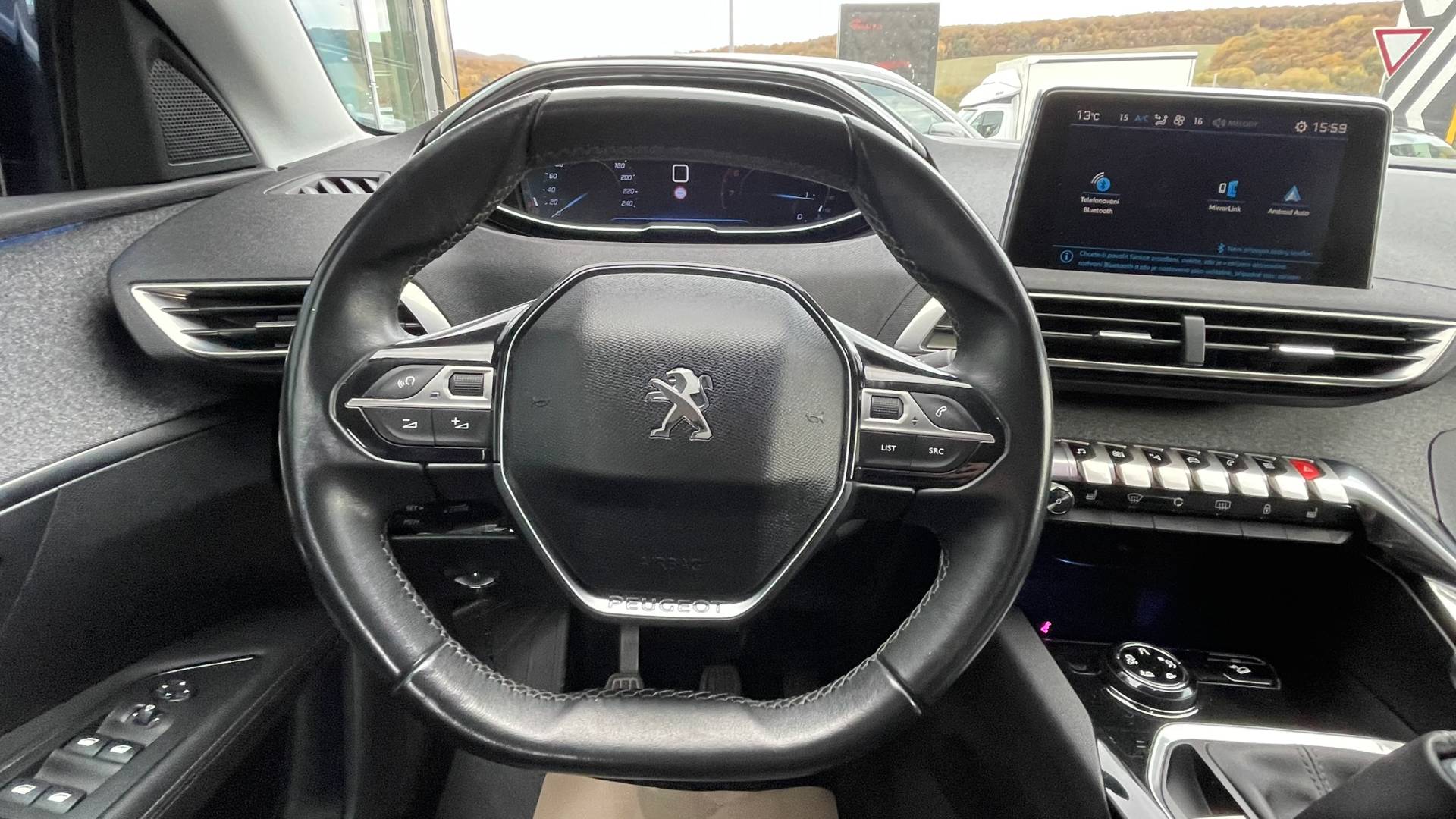 Peugeot 3008 1.2i PureTech Allure po 1. majiteľovi – Obrázok 17