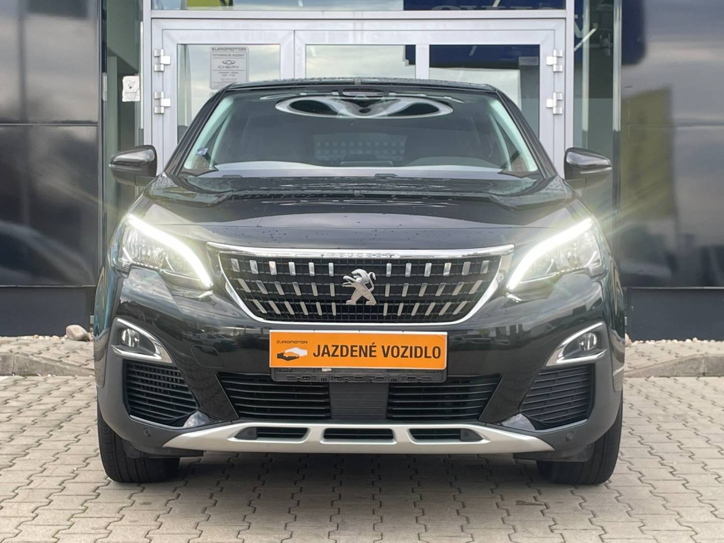 Peugeot 3008 1.2i PureTech Allure po 1. majiteľovi – Obrázok 2