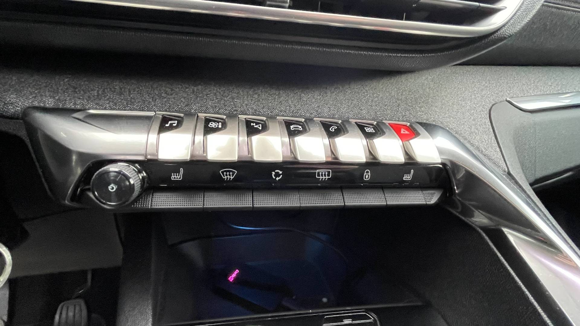 Peugeot 3008 1.2i PureTech Allure po 1. majiteľovi – Obrázok 20