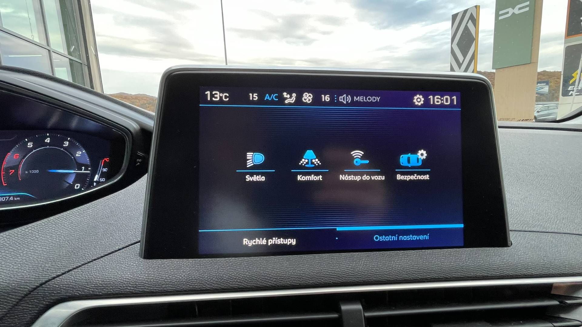 Peugeot 3008 1.2i PureTech Allure po 1. majiteľovi – Obrázok 27