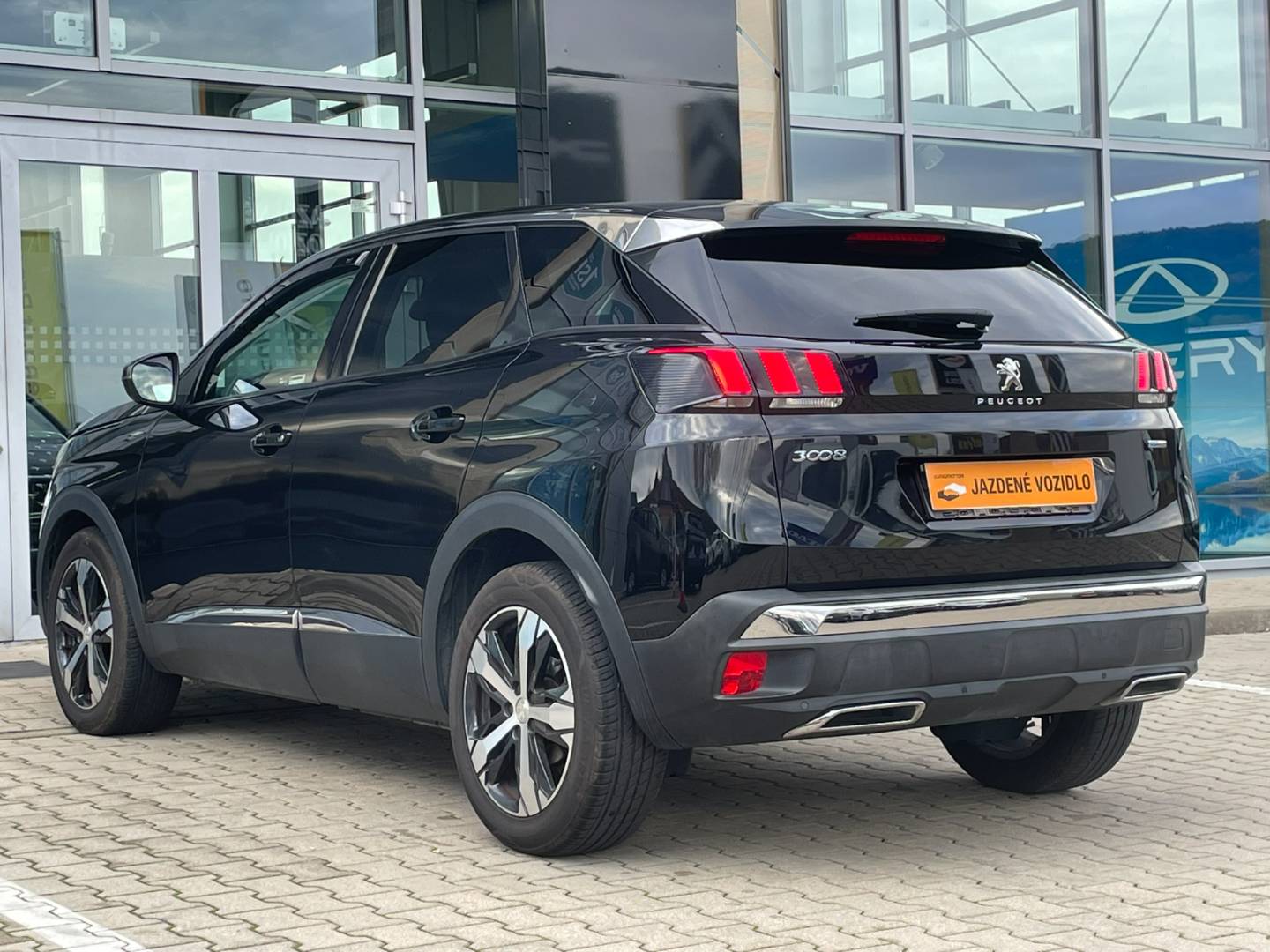 Peugeot 3008 1.2i PureTech Allure po 1. majiteľovi – Obrázok 4