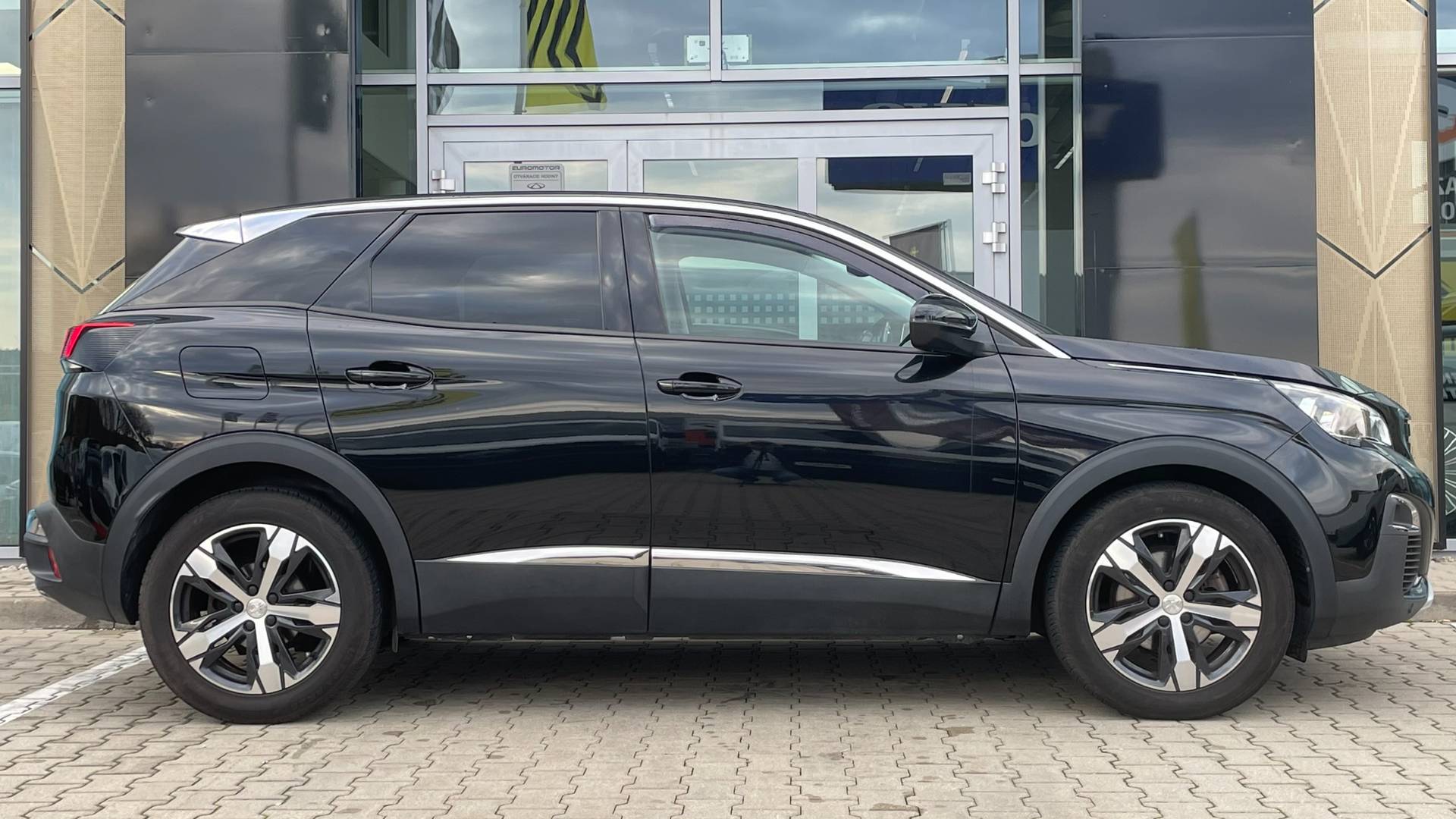 Peugeot 3008 1.2i PureTech Allure po 1. majiteľovi – Obrázok 8